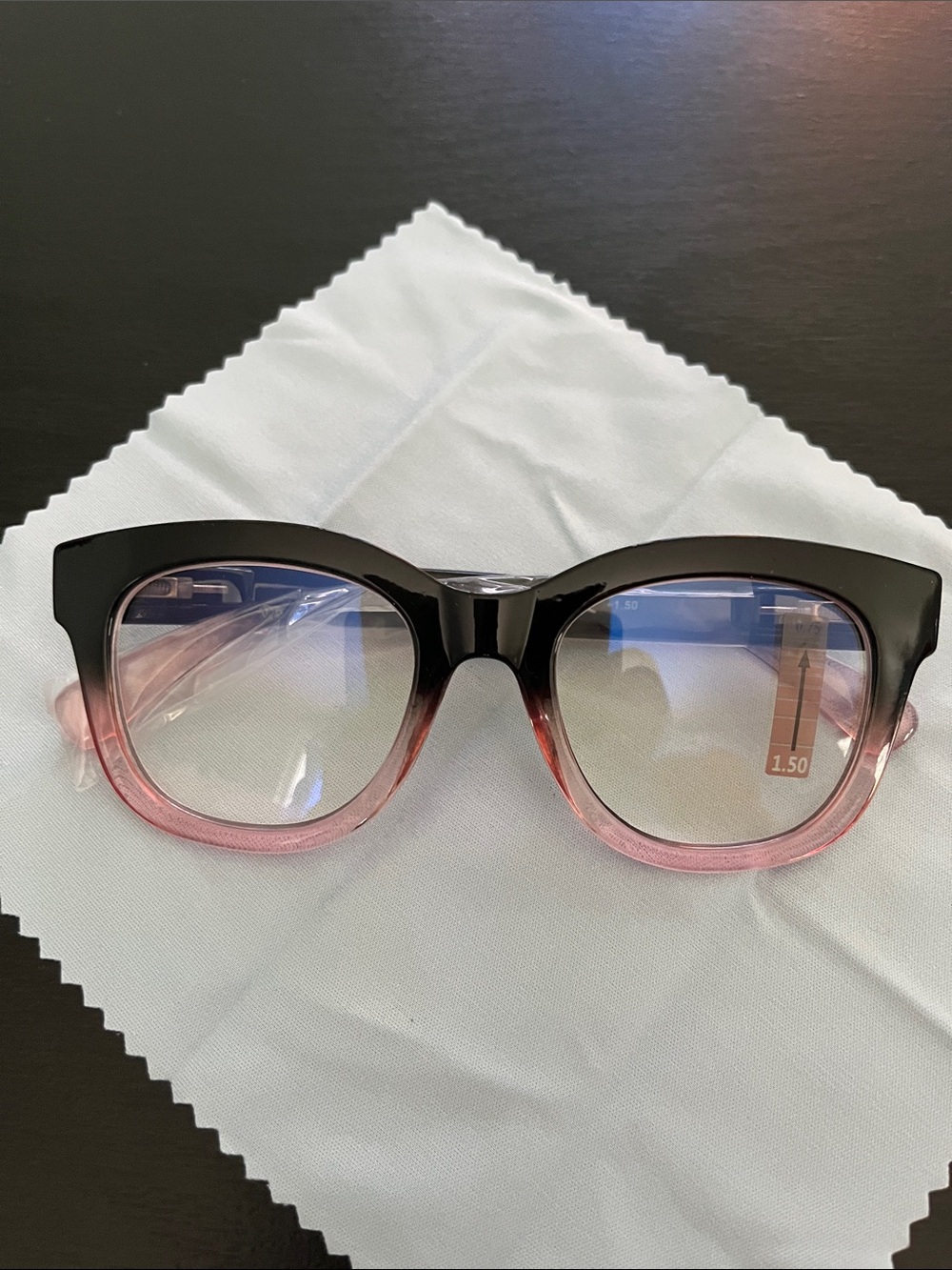 1.50 Diopter Blue Light Black to Pink Ombre Cat-Eye Reading Glasses- NWOT